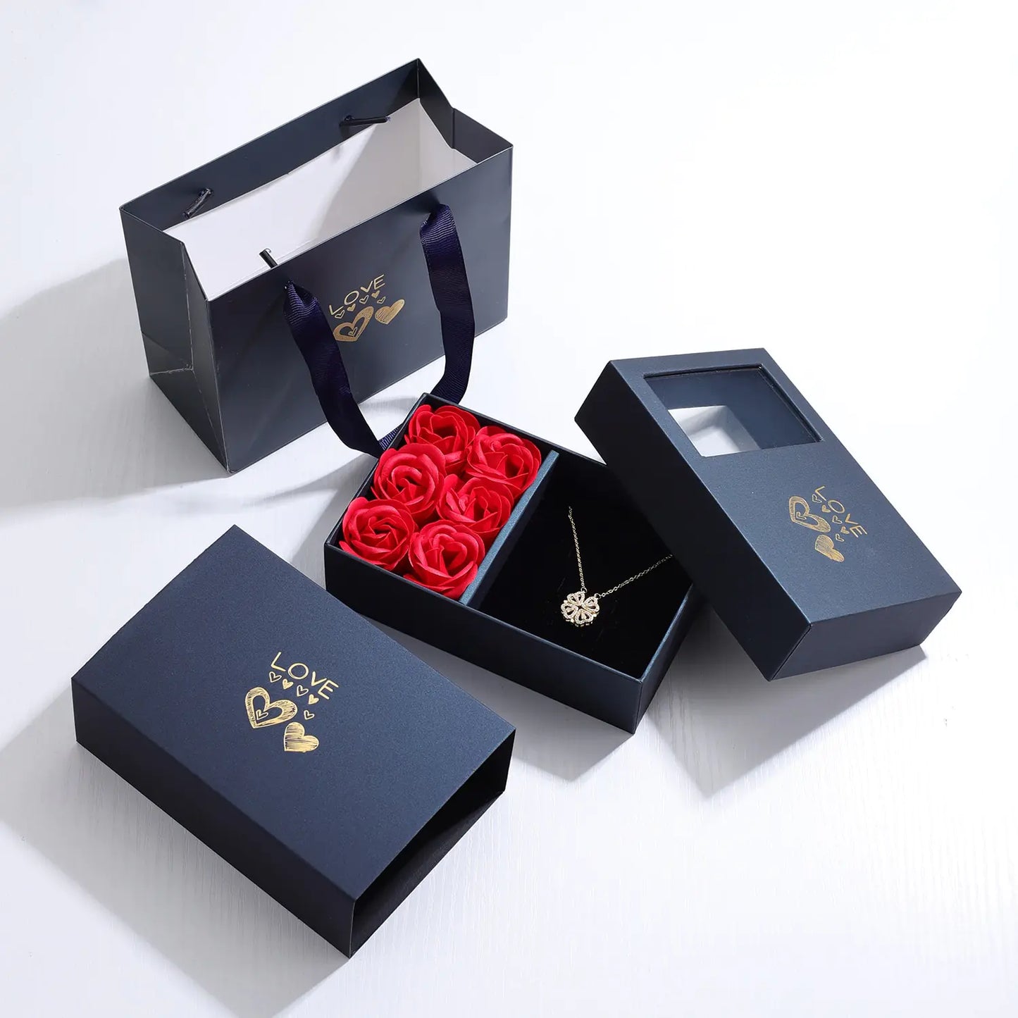 Coffret Cadeau Rose avec Colliers Trèfle à Quatre Feuilles et Cœur